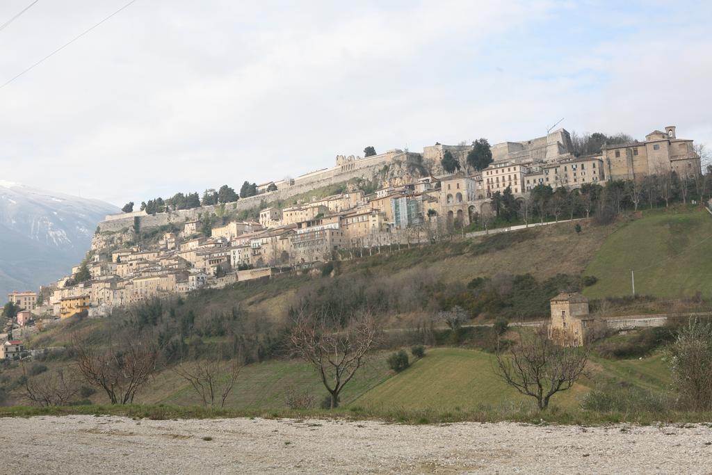 B&B La Collina Degli Ulivi Civitella Del Tronto Buitenkant foto